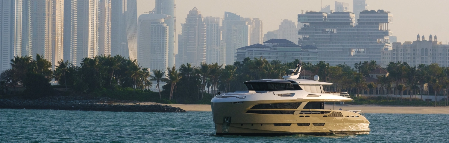 Voyage along the Dubai beaches