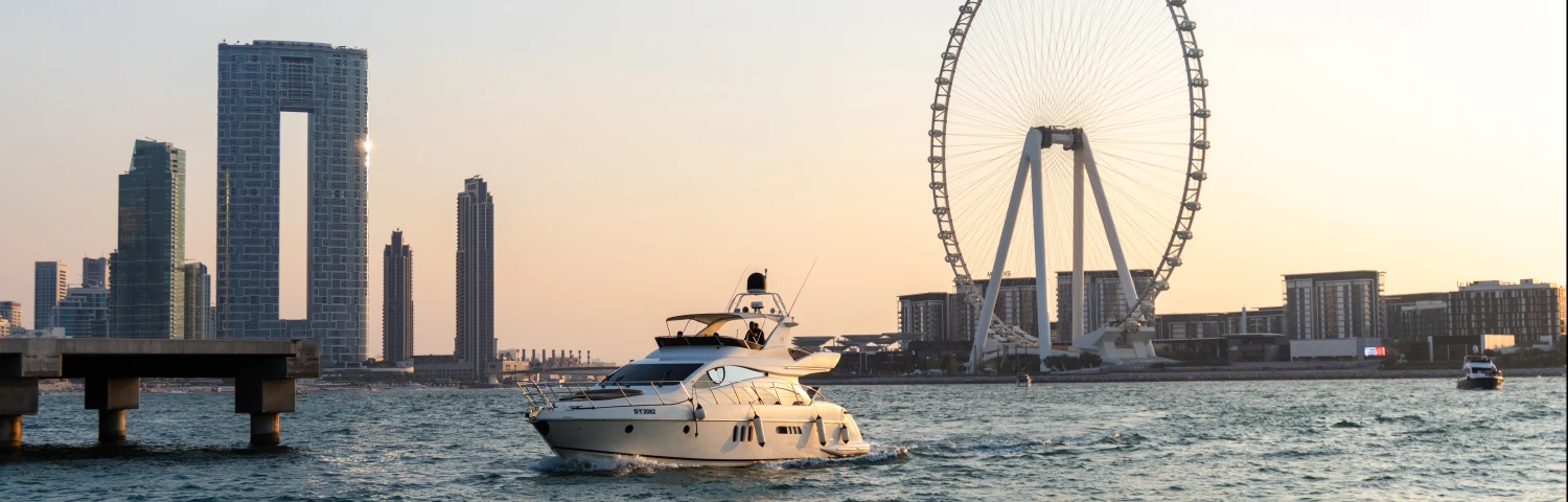 Voyage along the Dubai beaches