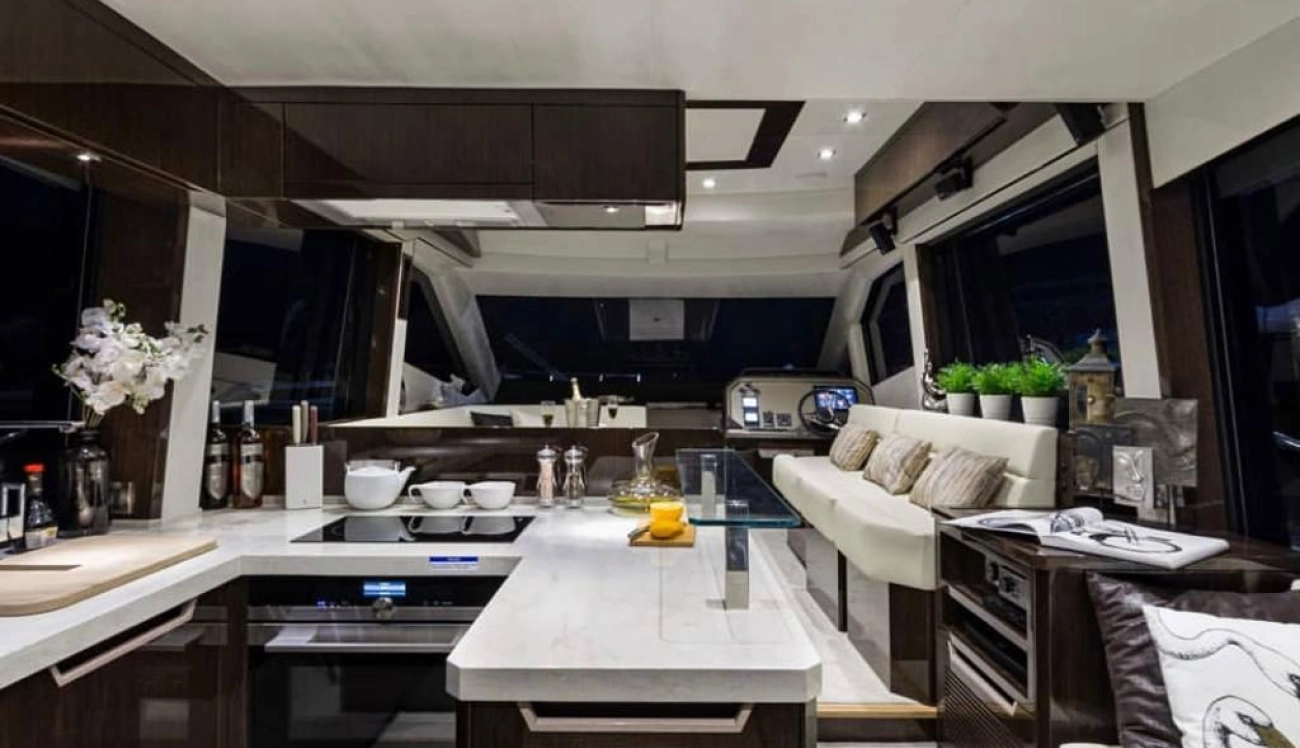 Yacht Galeon 56 ft