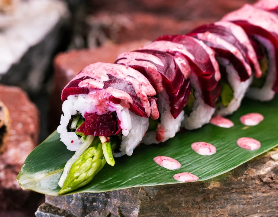 Asparagus Beetroot Roll