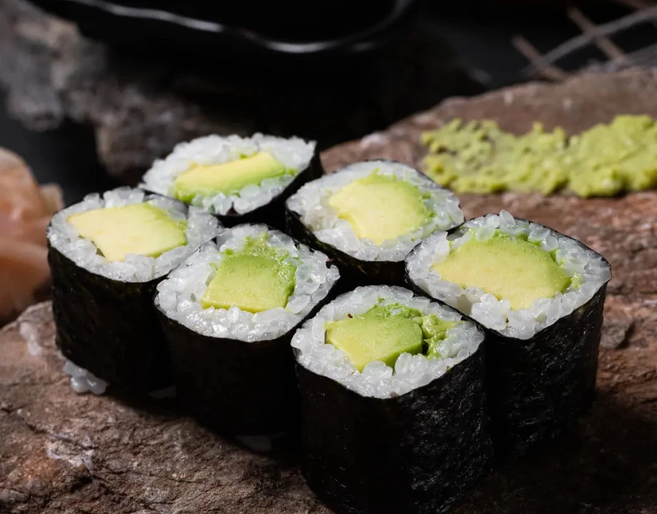 Avocado maki roll