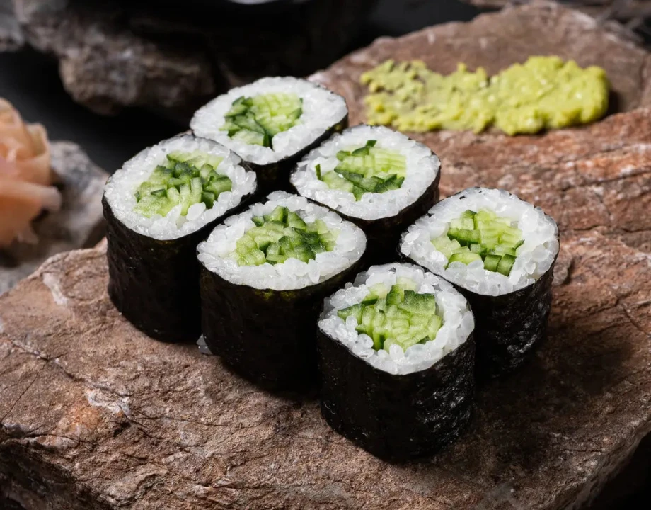 Cucumber maki roll