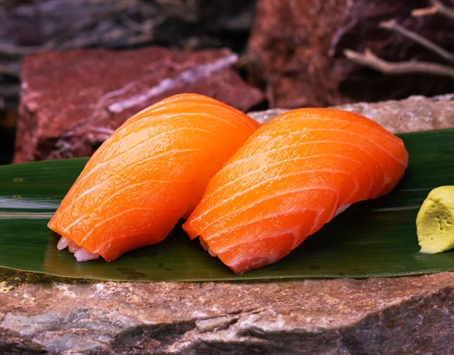 Salmon Nigiri 2 Pcs