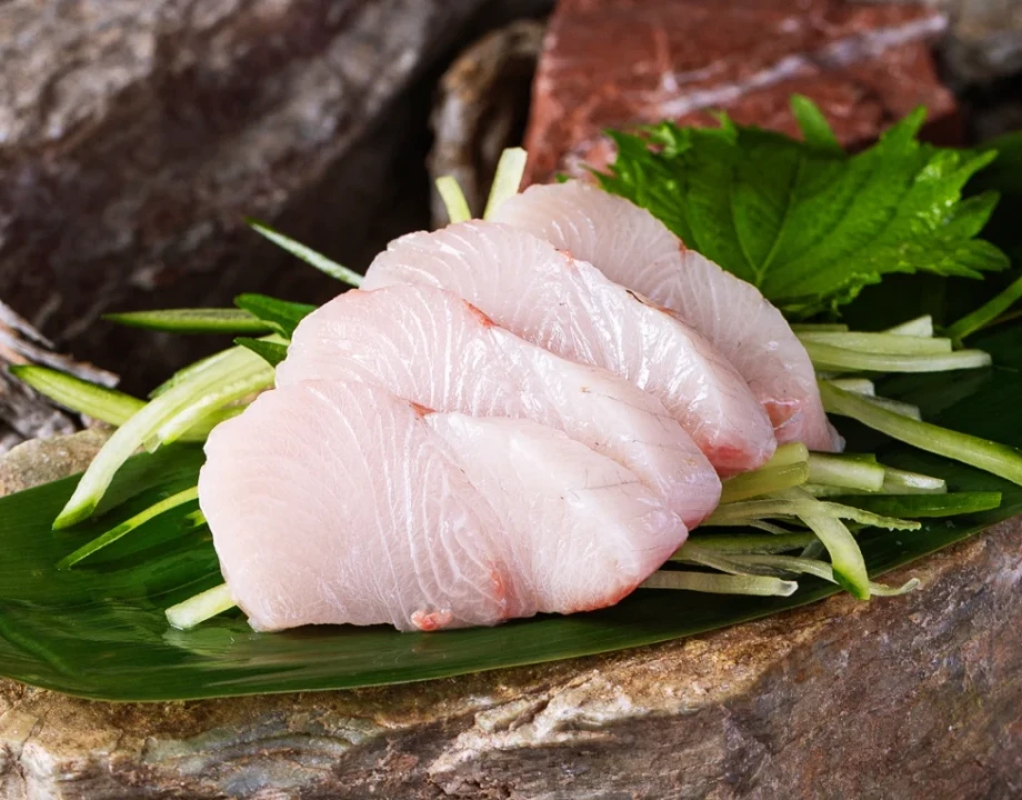 Sashimi Hamachi  4 Pcs