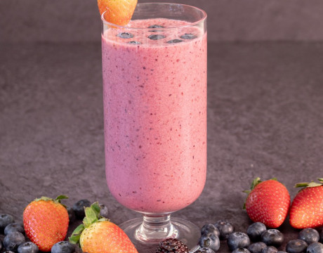 Blended berries smoothie