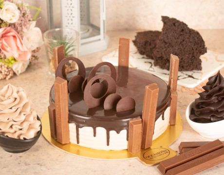 KitKat Chocolate Cake