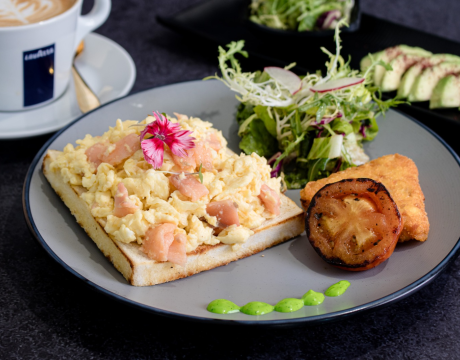 Smoked Salmon with Cheese Scrambled Egg