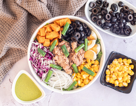 Tuna with corn salad