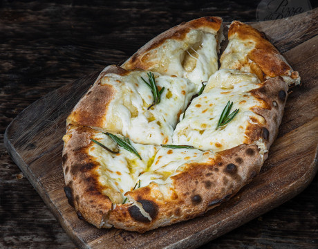 Oven-baked Garlic Bread & Mozzarella